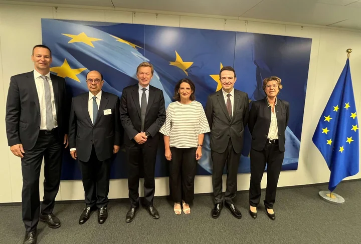 Teresa Ribera junto con los CEOs de H2med
