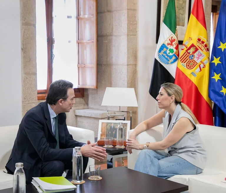 Profesionales en la Planta de Regasificación de Enagás