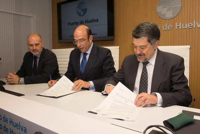 Firma de acuerdo entre Enagás y Puerto de Huelva