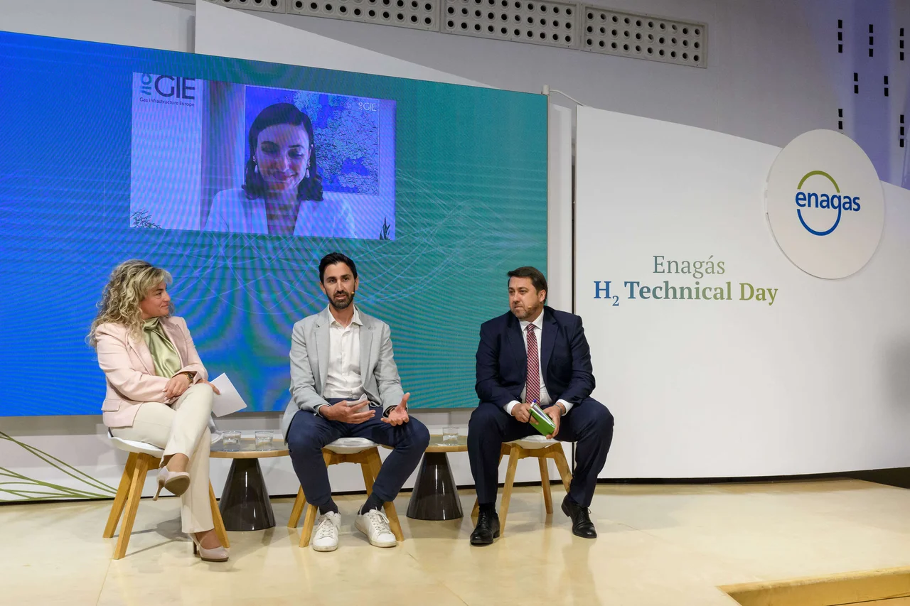 Mesa redonda "Retos normativos y su implicación en la disponibilidad de tecnología madura" en el H2 Technical Day