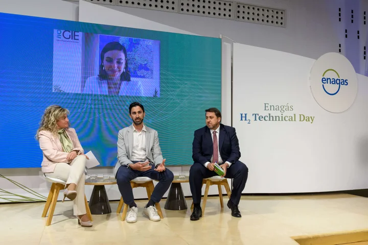 Mesa redonda "Retos normativos y su implicación en la disponibilidad de tecnología madura" en el H2 Technical Day