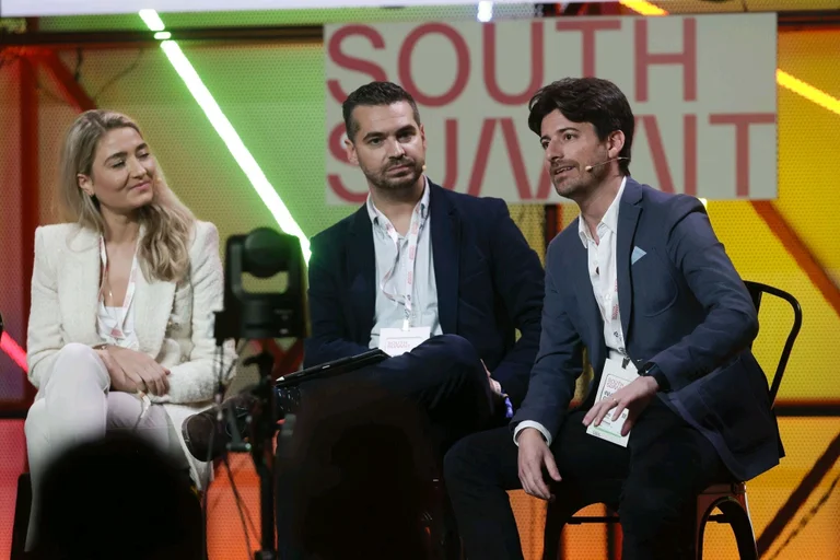 Profesionales durante su intervención en un evento Intervención de Enagás en South Summit 2023