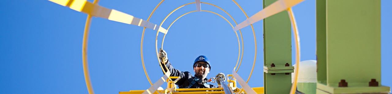 Enagás operator working at a terminal