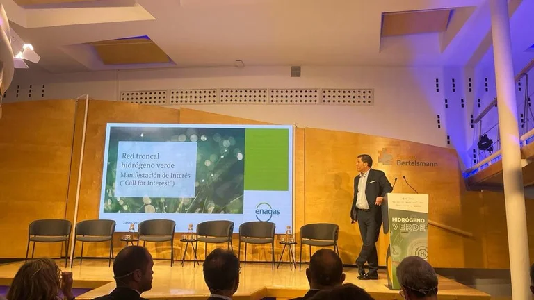 Jesús Gil durante su intervención Intervención en un evento sobre hidrógeno de Prensa Ibérica