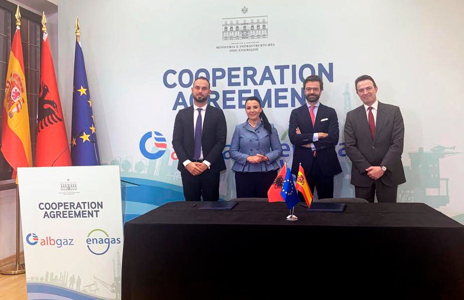 Agreement between Enagás and AlbGaz