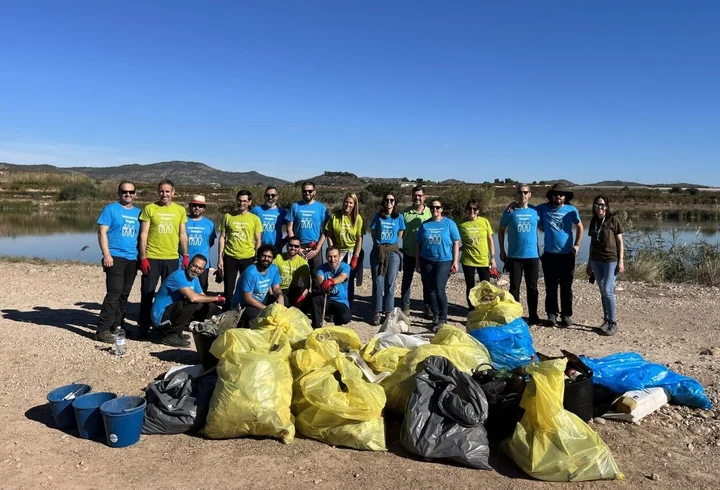 Enagás professionals accompanying elderly people on a volunter programme in Madrid