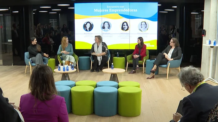 Professionals at a round at the Women’s Entrepreneurship Day