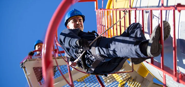 Operator at a infrastructure