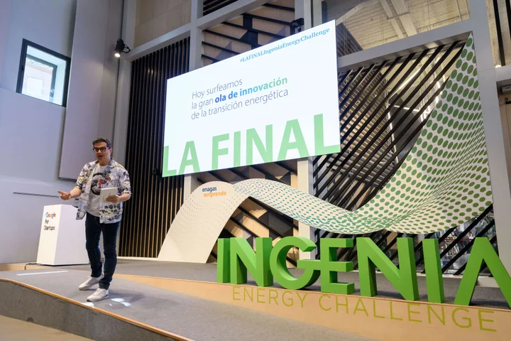 Presentador de LA FINAL: Ingenia Energy Challenge