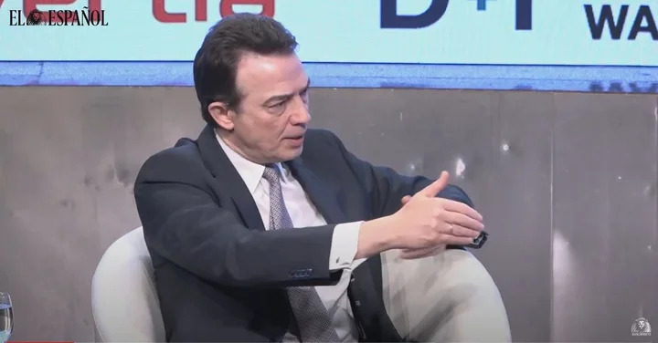Arturo gonzalo during his speech at an event