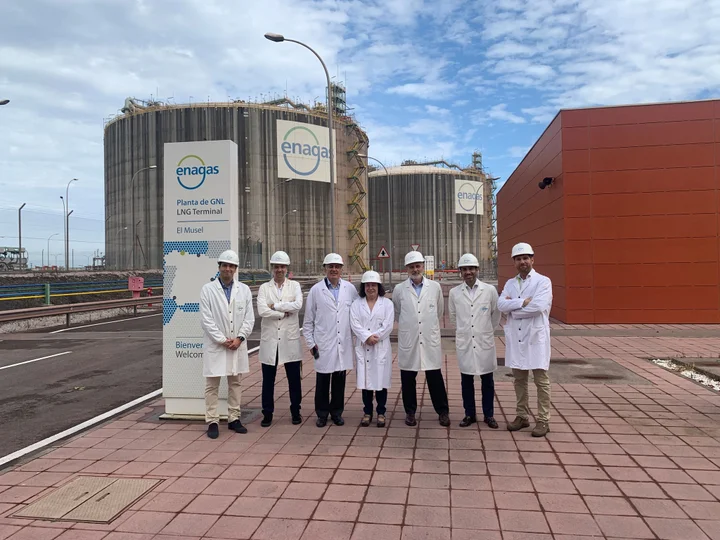 Conociendo de cerca las operaciones durante nuestra visita al terminal
