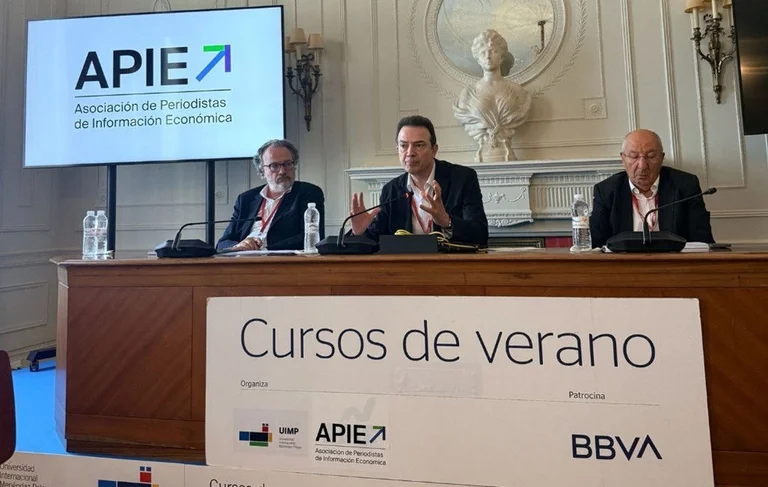 Arturo Gonzalo en el Seminario de APIE