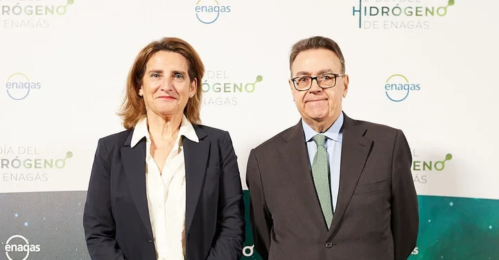 La Vicepresidenta Tercera del Gobierno y el Presidente de Enagás en el 2º Día del Hidrógeno de Enagás