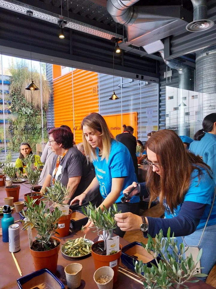 Profesionales de Enagás durante el voluntariado en Madrid