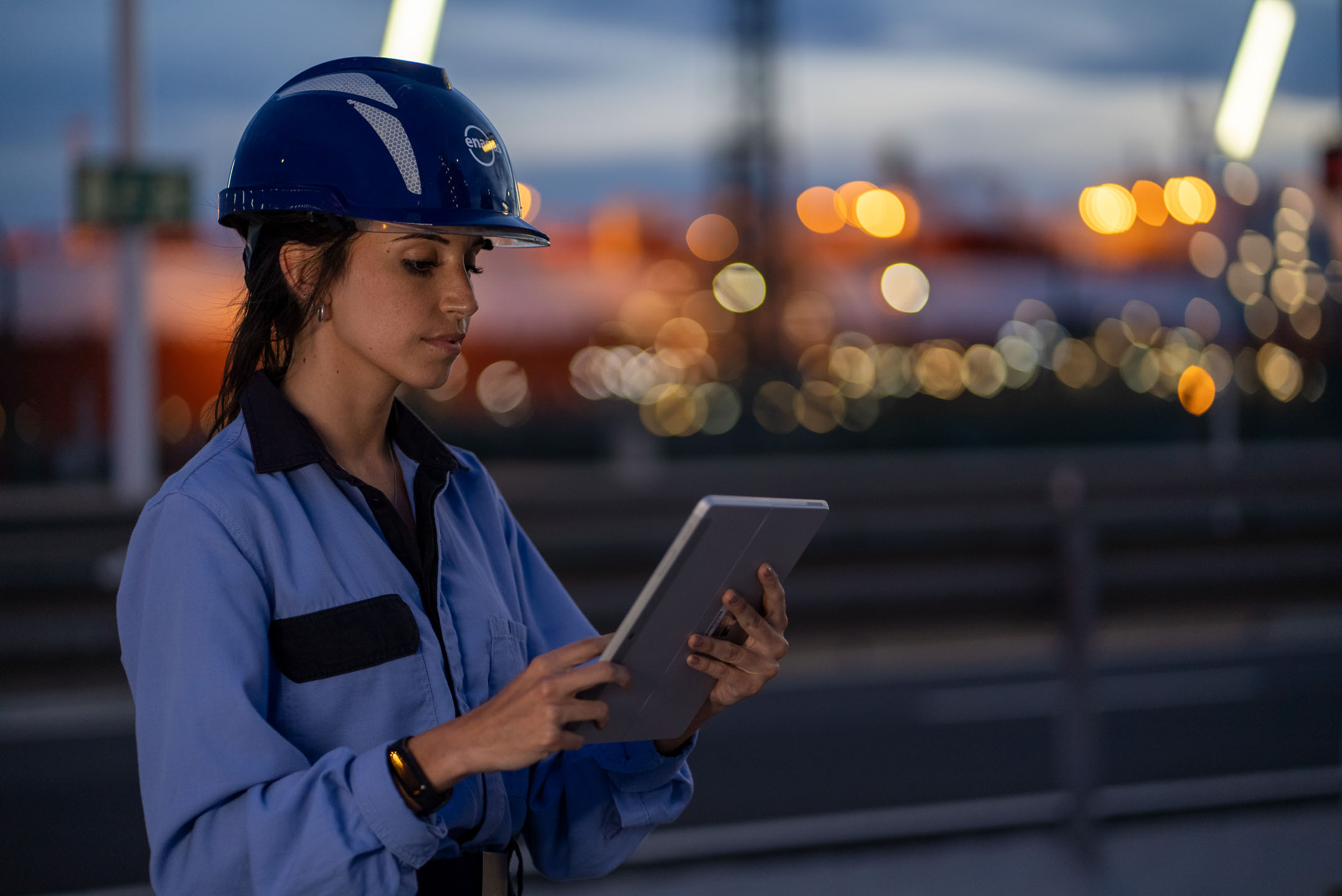 Female operator at Enagás terminal