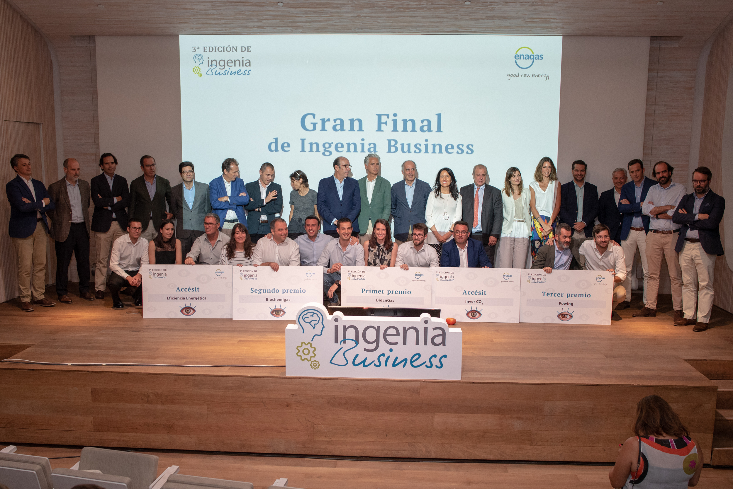 Group photo in the third edition of Ingenia Business