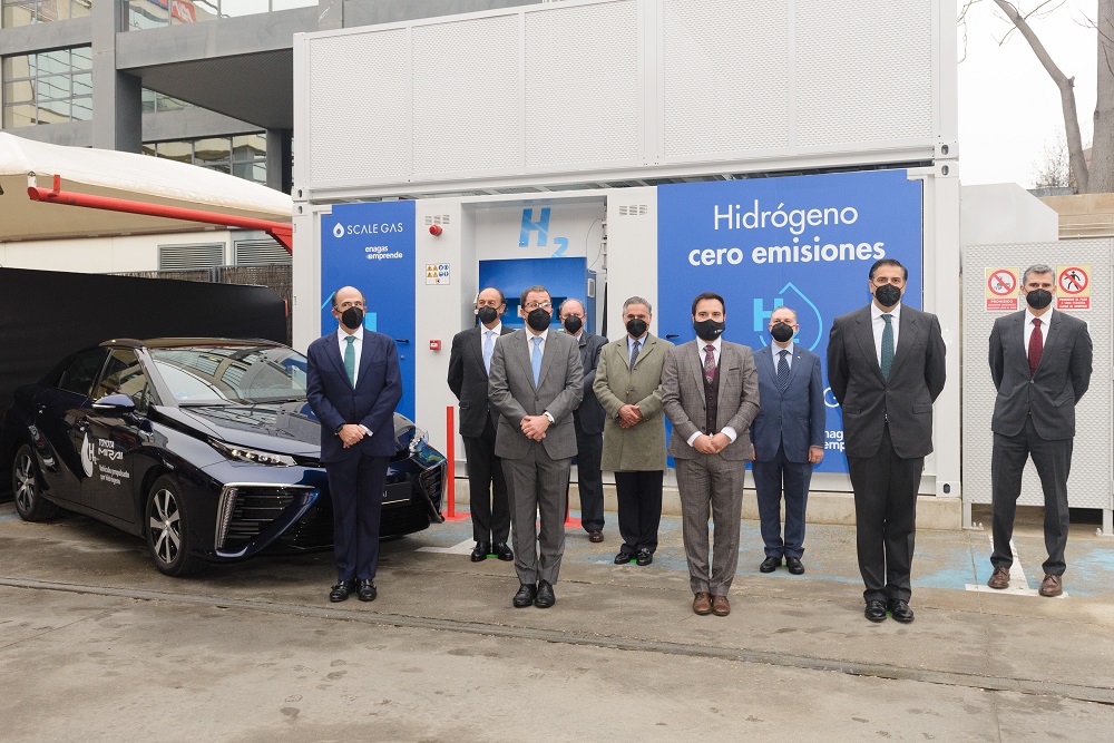 Group photo at the inauguration of a hydrogeneration plant