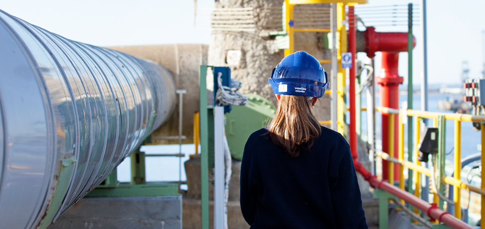 Operator at Enagás terminal