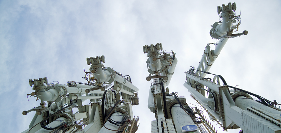 Brazos de descarga de una planta de regasificación