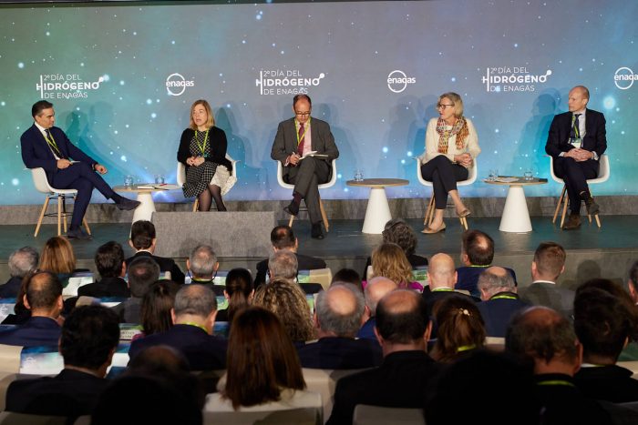 Ponentes en la mesa redonda "La financiación de los proyectos de hidrógeno y los PCIs de la UE" del 2º Día del Hidrógeno de Enagás