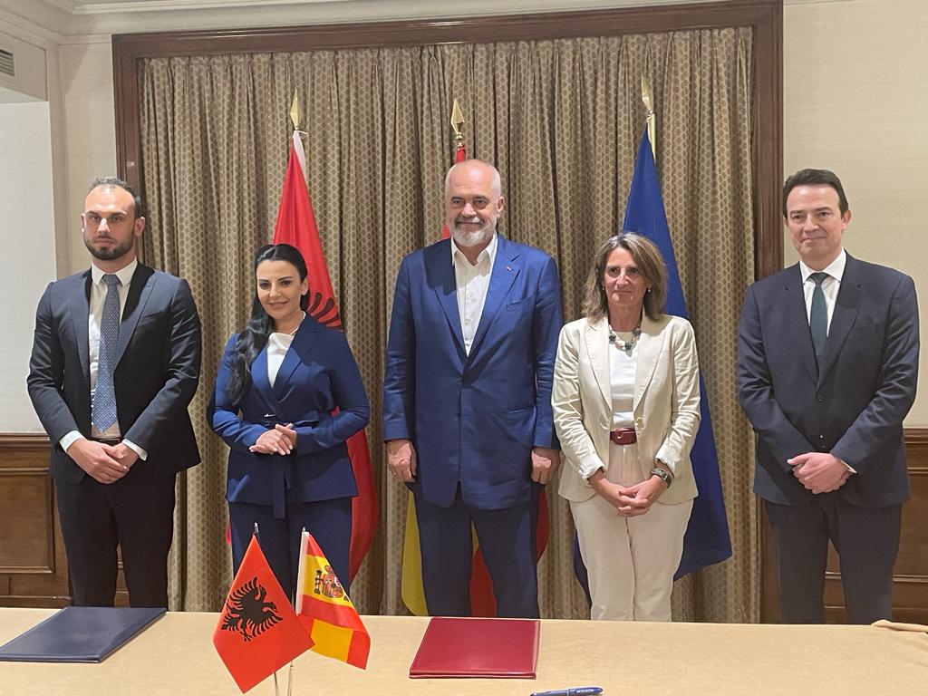 Agreement between Enagás and AlbGaz TSO of Albania