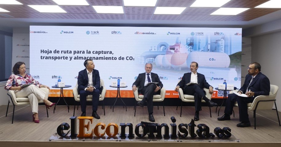 Fernando Impuesto durante la mesa redonda