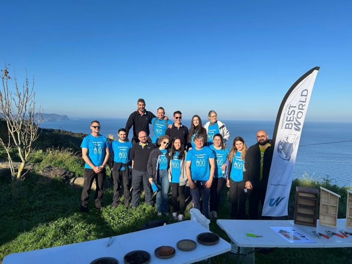 Profesionales de Enagás durante el voluntariado en Bermeo
