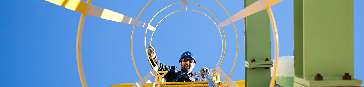 Enagás operator working at a terminal