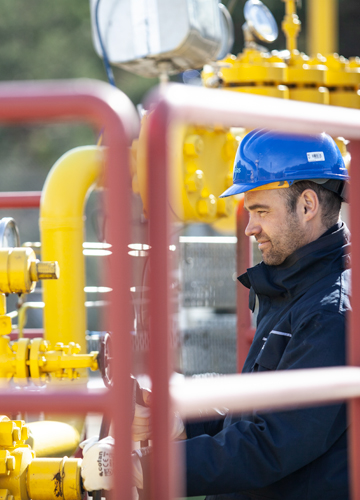 Enagás operator working at a plant