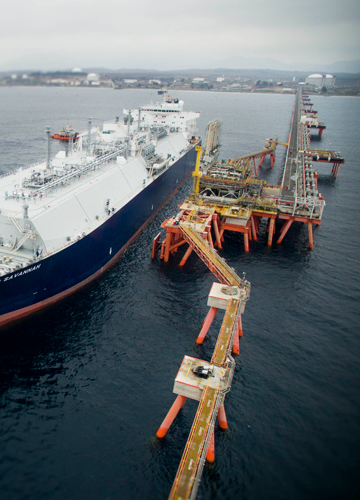 Ship unloading at the Quintero Bay regasification terminal