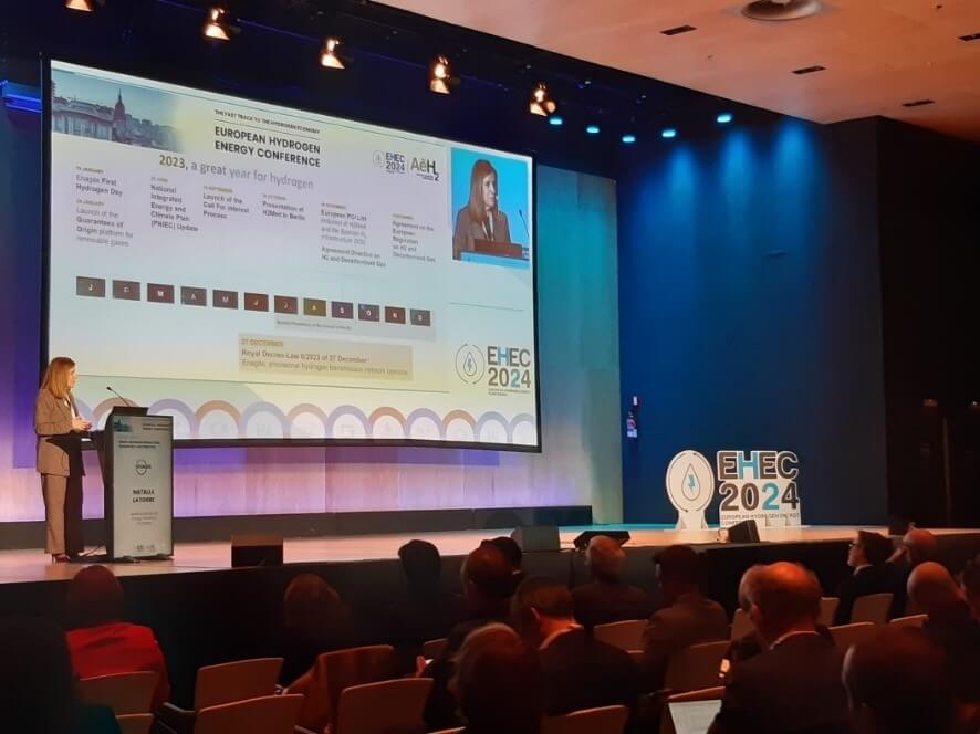 Enagás manager's speech at an event
