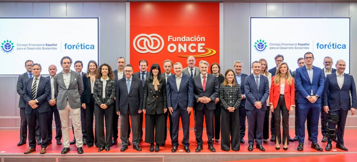 Foto de familia de máximos representantes de grandes compañías 