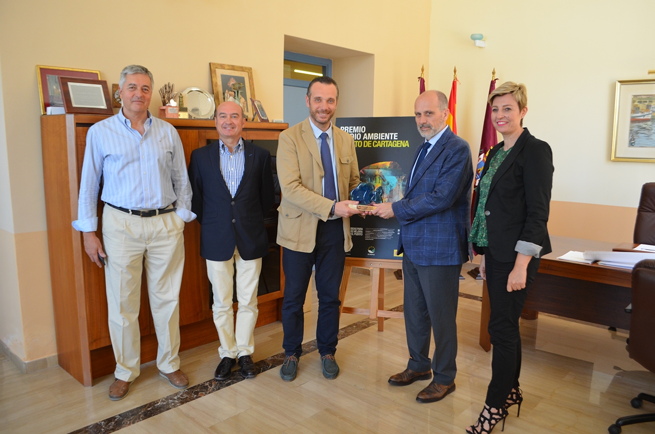  The Port Authority of Cartagena gives Enagás its VII Environmental Award