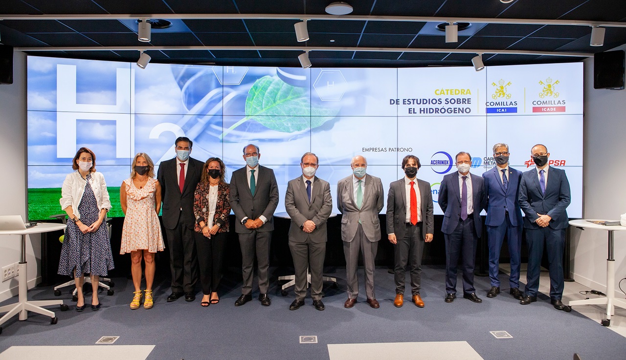Group photo following a hydrogen meeting