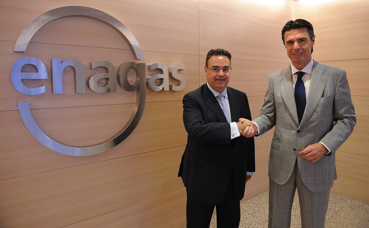 Enagás Chairman closing an agreement