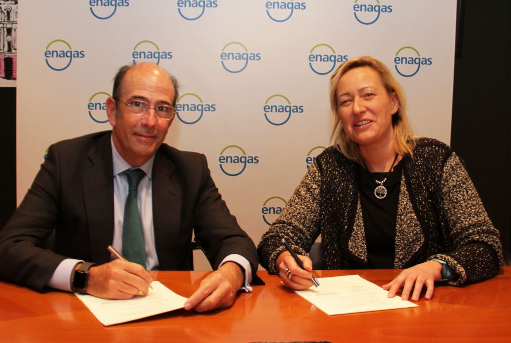 Enagás CEO, Marcelino Oreja, and the Economics, Industry and Employment Minister of Aragón's Government, Marta Gascón