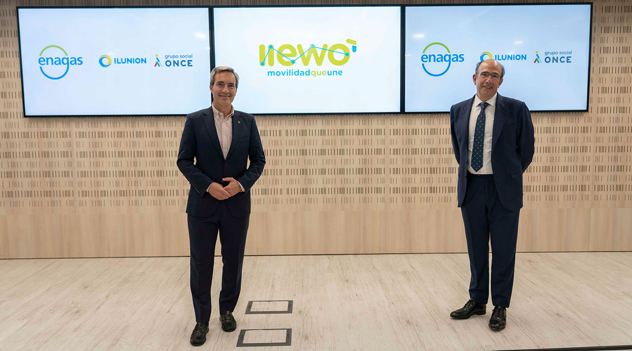Alejandro Oñoro, CEO of ILUNION, and Marcelino Oreja, CEO of Enagás.