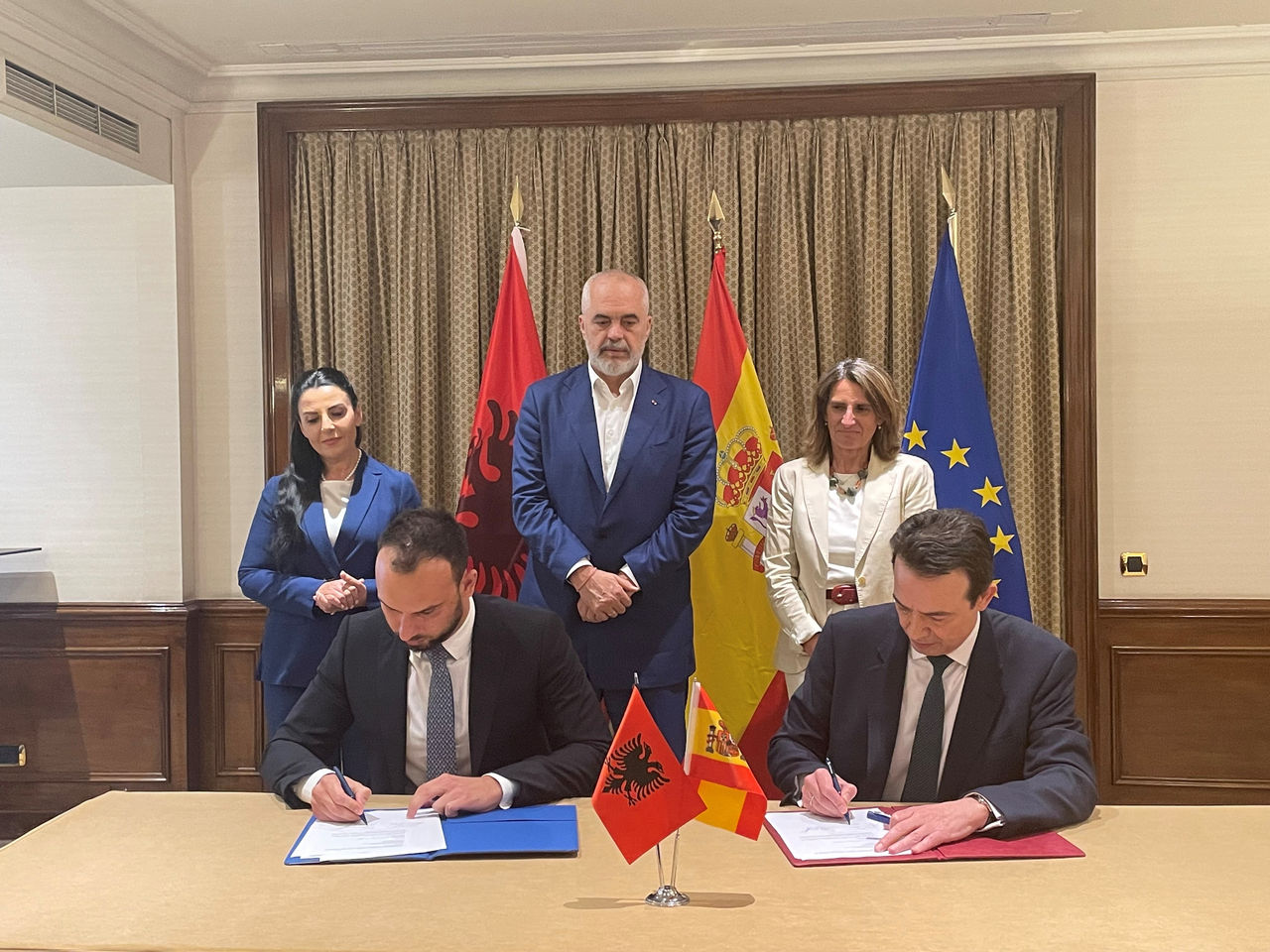 Signing of an agreement between Enagás and AlbGaz