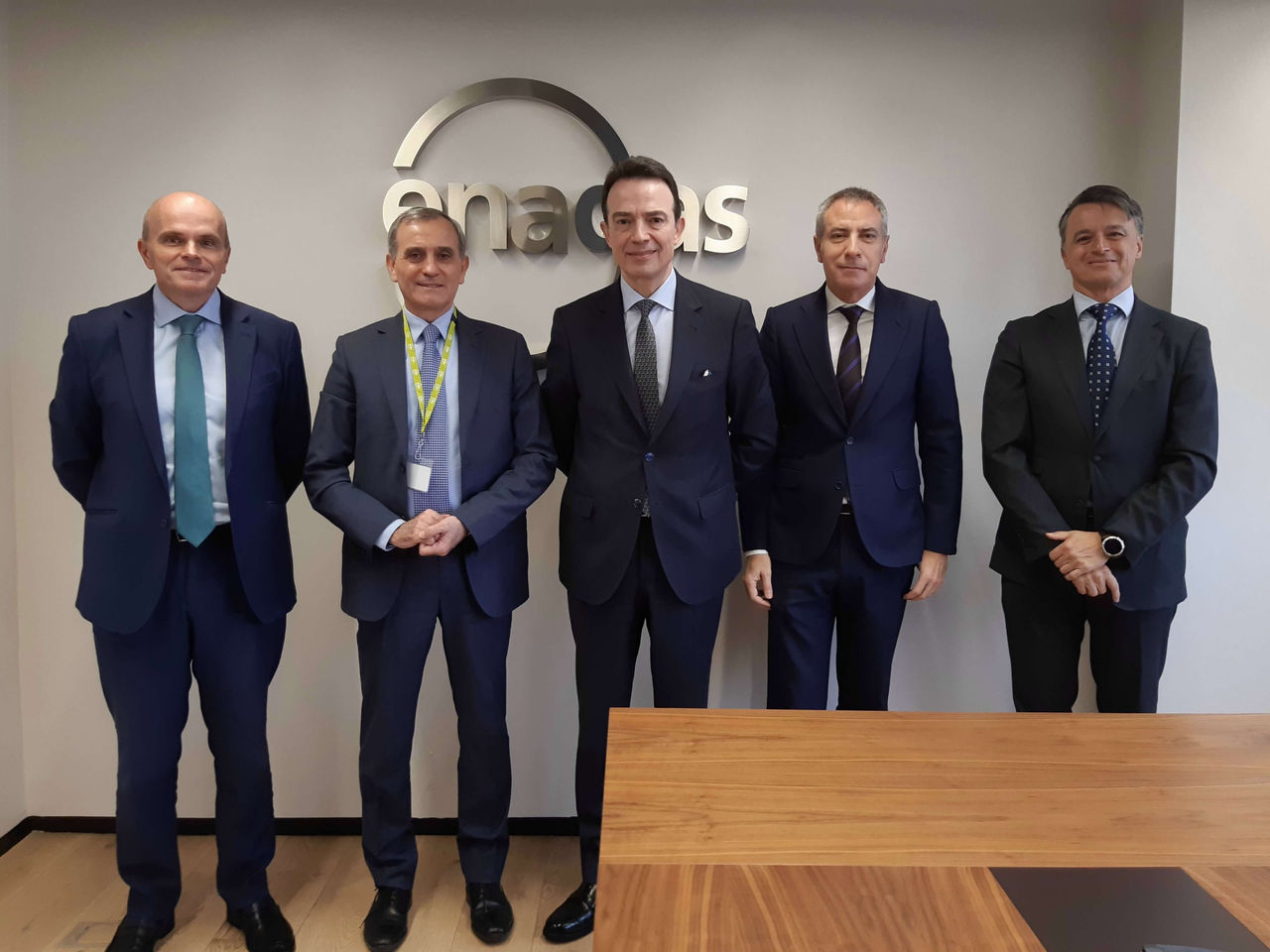Foto del equipo en la firma entre Enagás y Heidelberg