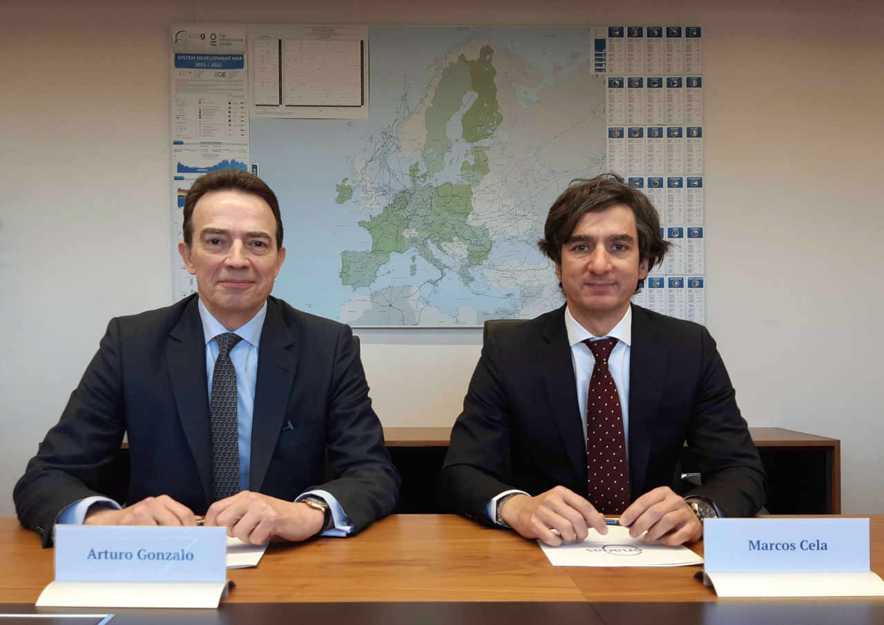 Profesionales en la Planta de Regasificación de Enagás