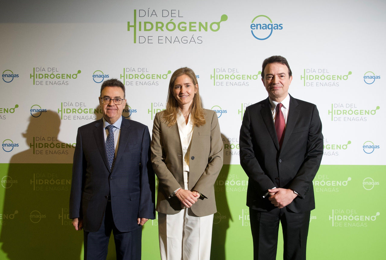 Llardén, Aagesen and Gonzalo at the Enagás Hydrogen Day