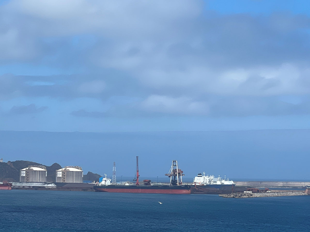 LNG unloading at Musel E-Hub