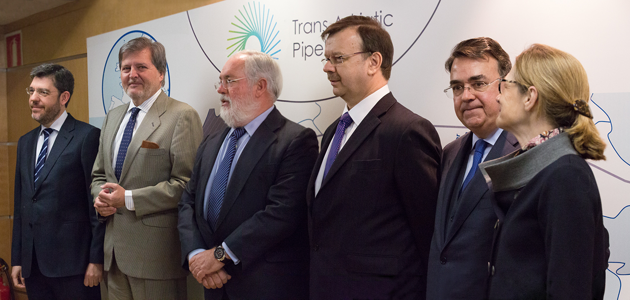 Antonio Llardén junto a otros profesionales y representantes institucionales en un evento europeo