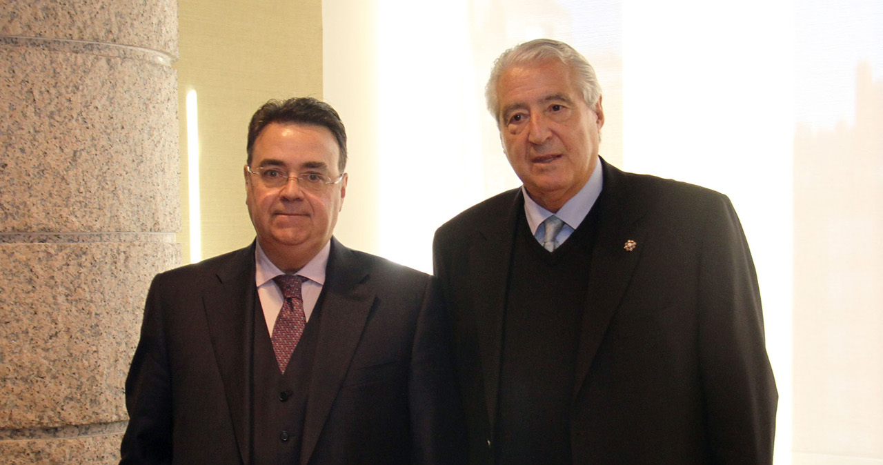  El Presidente de Enagás, Antonio Llardén, junto al Presidente de Cáritas, Rafael del Río