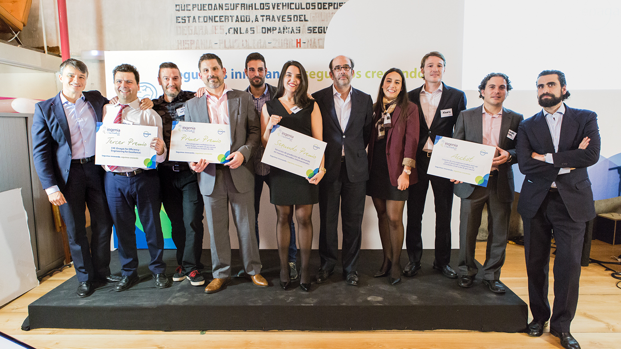  Los premiados de Ingenia Business con el Consejero Delegado de Enagás, Marcelino Oreja.