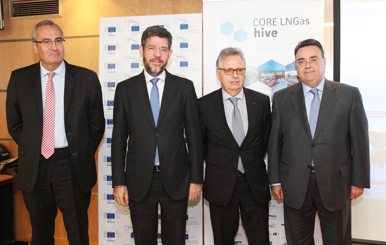 Foto de grupo en la presentación de CORE LNGas hive