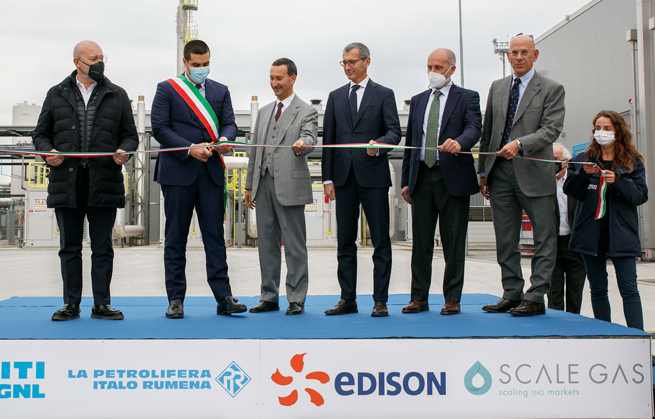 Acto de inauguración de la Planta GNL en Rávena