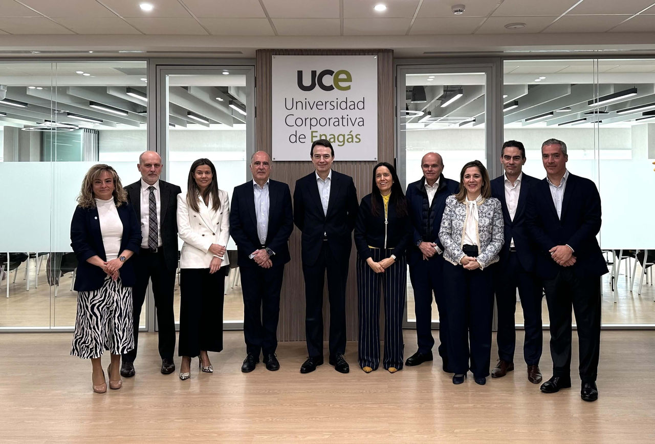 Profesionales en la Planta de Regasificación de Enagás