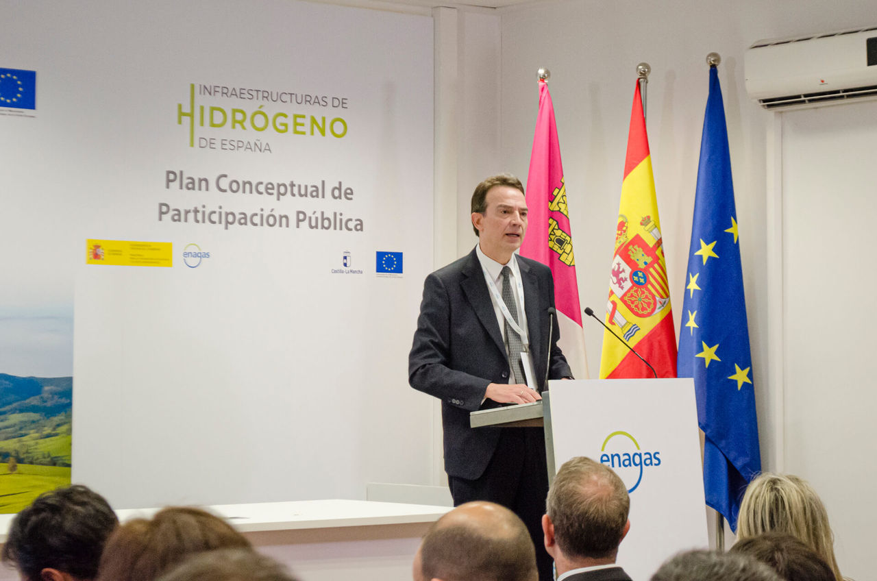 Profesionales en la Planta de Regasificación de Enagás