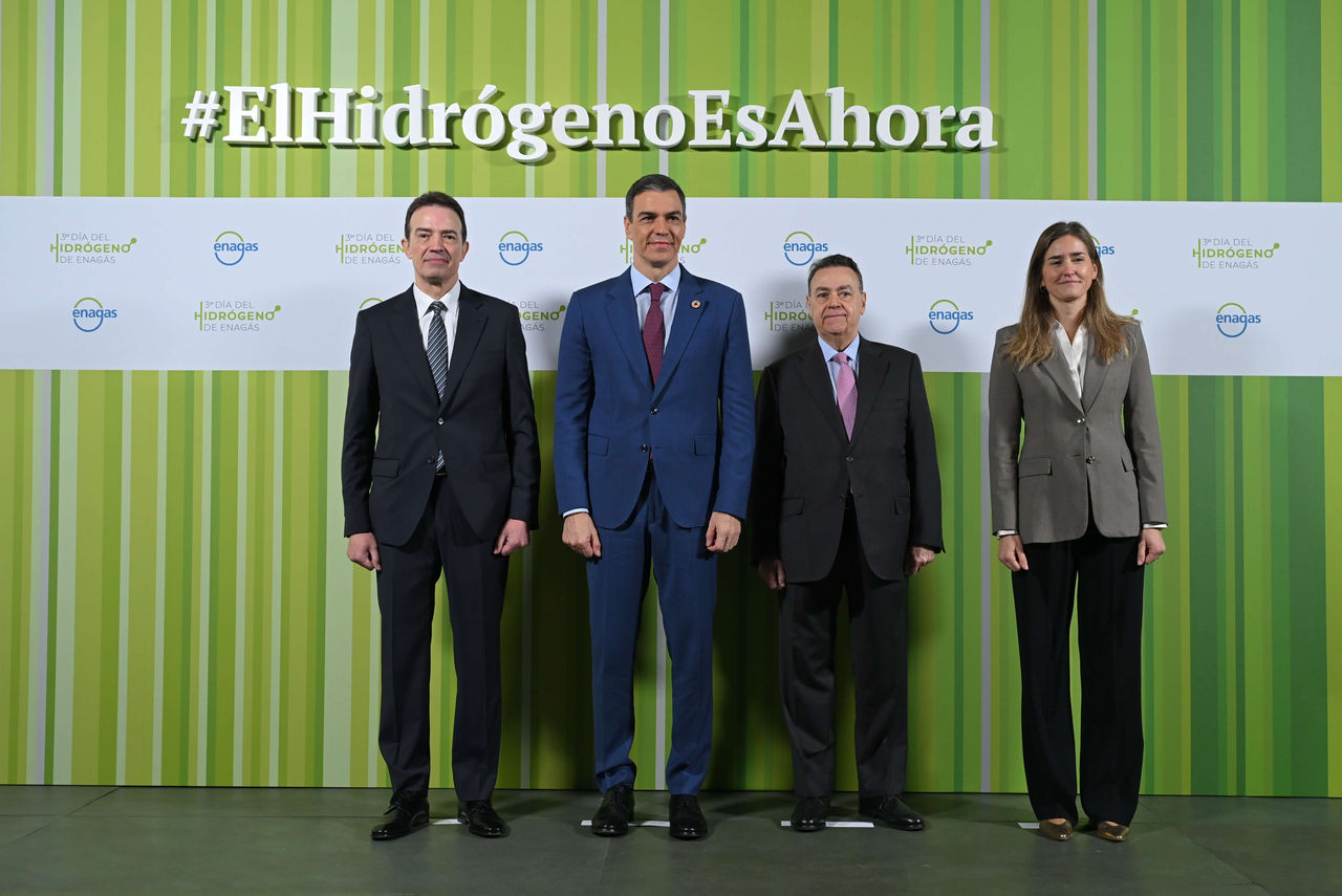 Profesionales en la Planta de Regasificación de Enagás